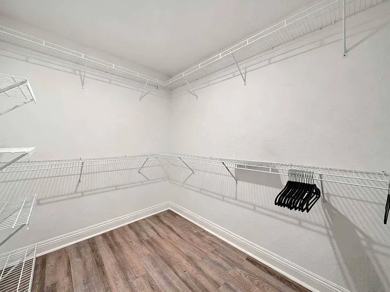 421 Minaret St — Photo 50