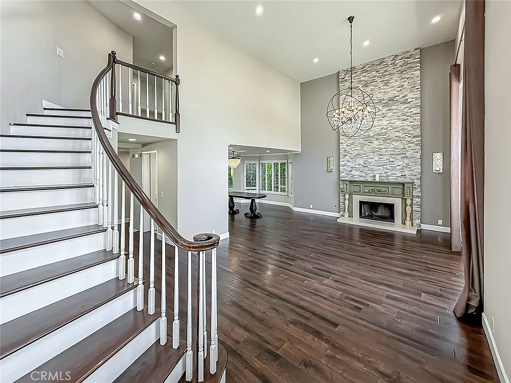 5 bed, 3359 sqft, $11,495 — Photo 2
