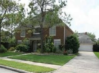 2112 Meadow Pkwy N, League City, TX 77573