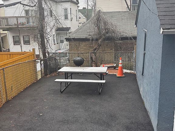 3rd image of 302 S 5th Avenue