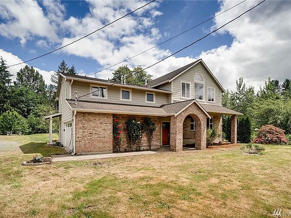 Another view of front of home.