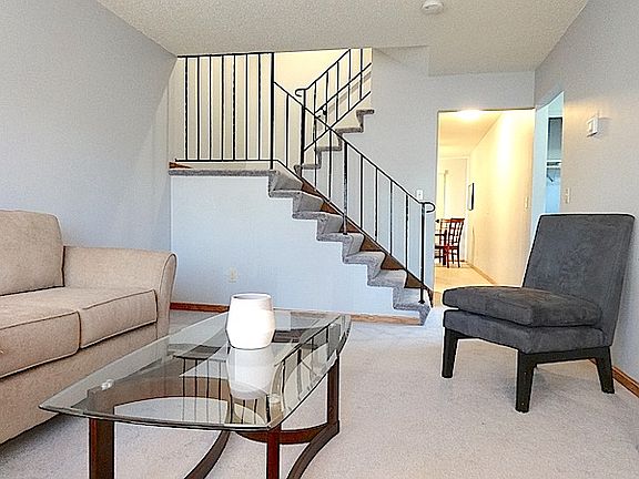 4th image of 1627 Thomas Pl N