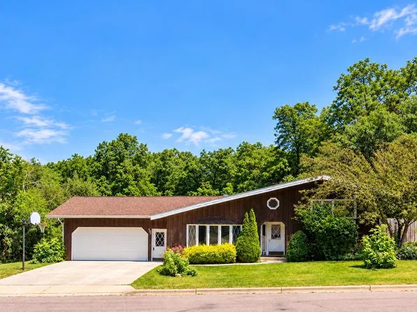 507 Park View Dr, Mount Horeb, WI 53572