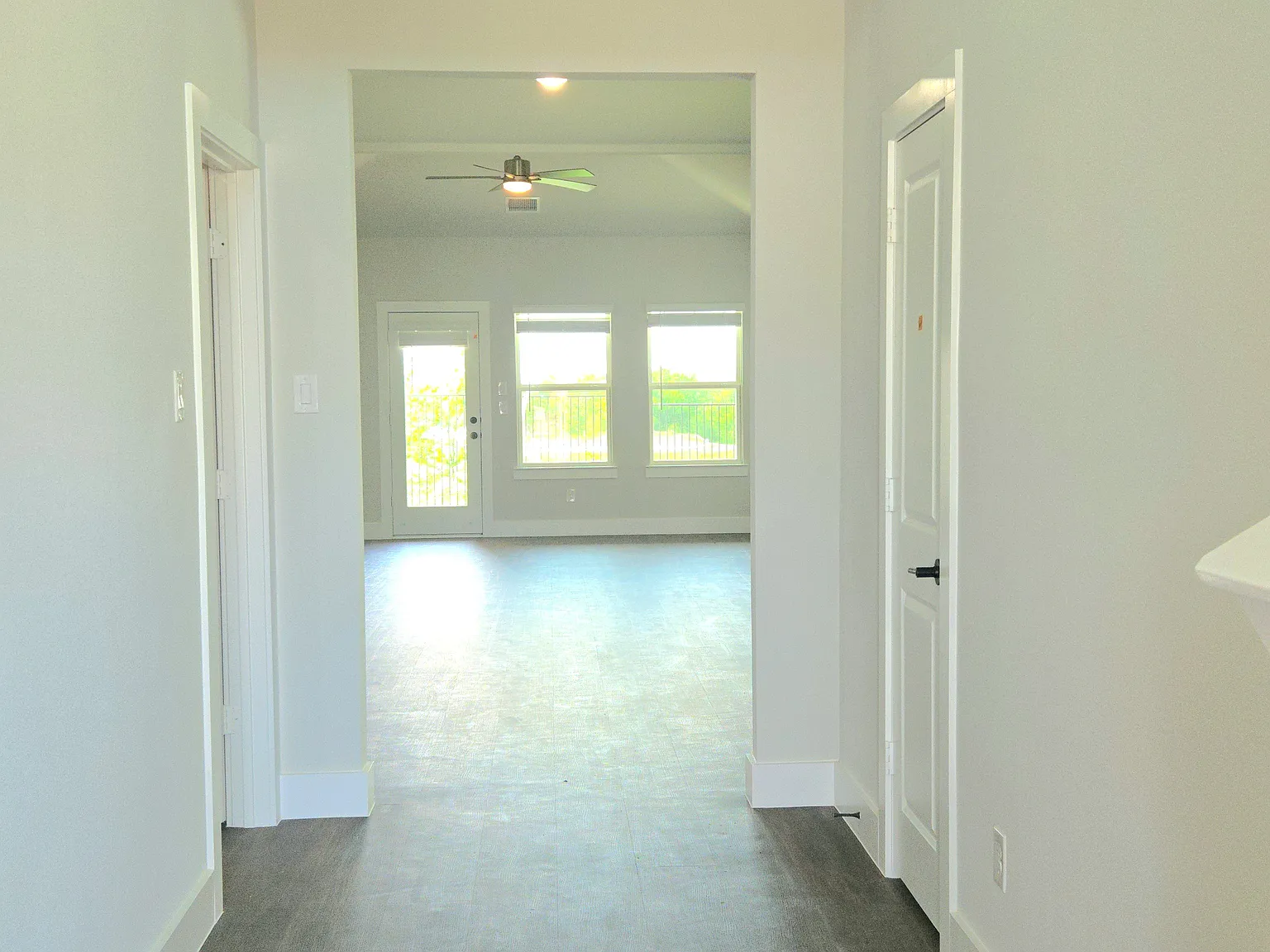 4 bed, 2.5 bath, 2375 sqft, $2,400 — Photo 3