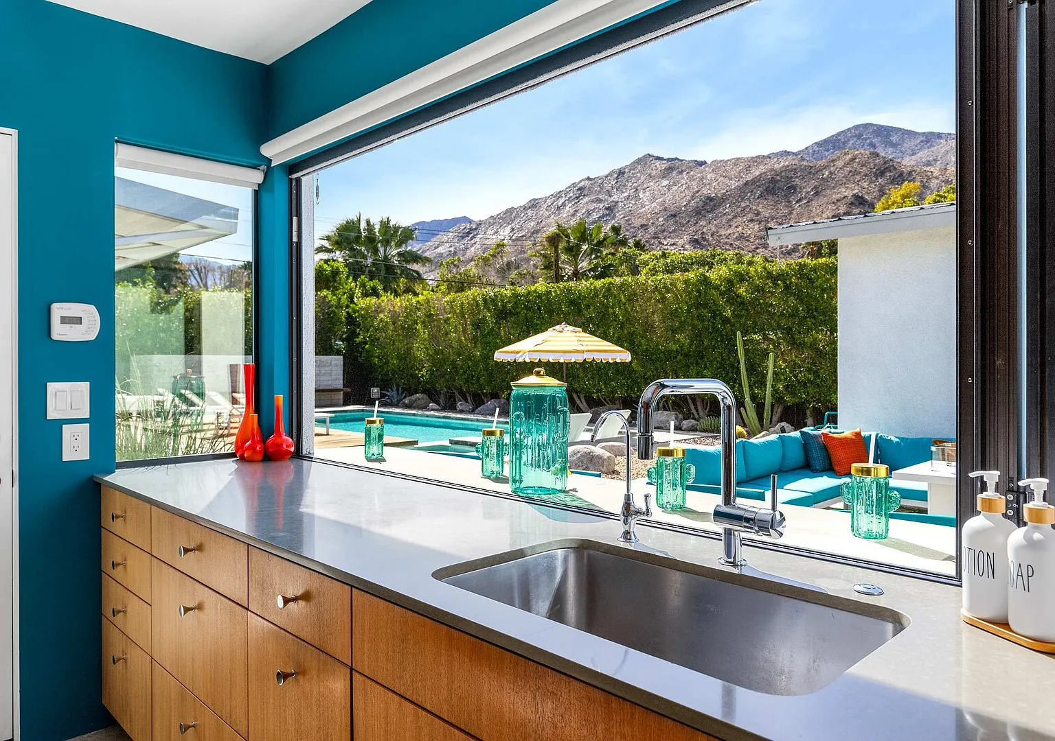 Luxury Home with Pool, Spa & Stunning Mountain Views — Photo 3