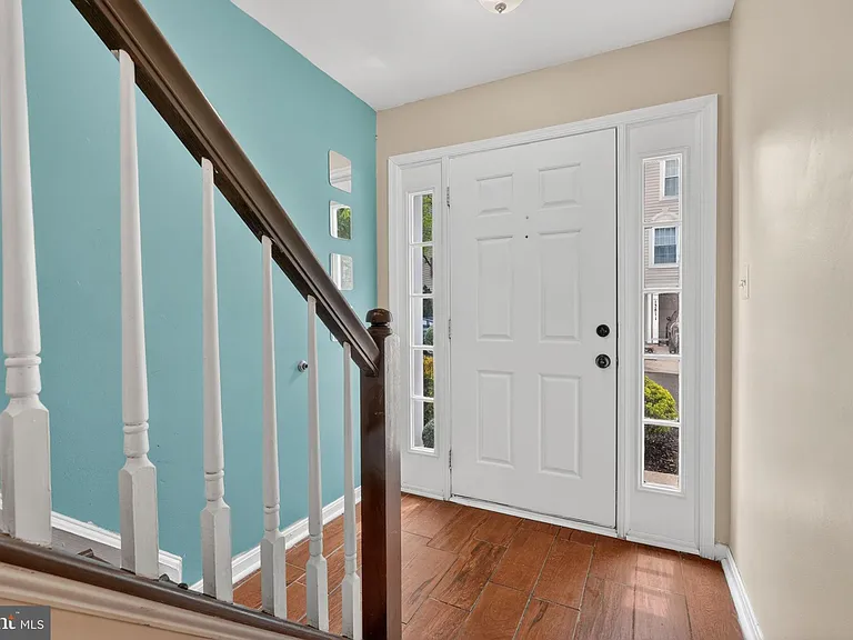 13810 Fareham Ln — Photo 2