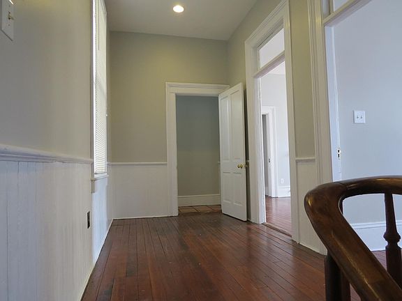 3rd image of 208 W Waldburg St #Upstairs