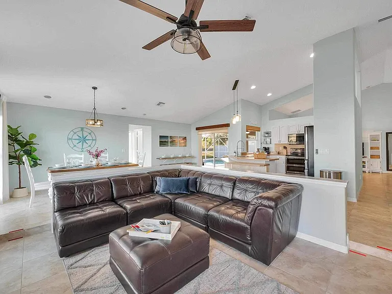 5464 NW Milner Dr — Photo 12