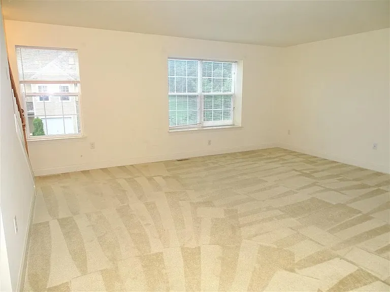 2527 Oakwood Ln — Photo 6