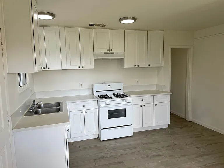 24266 Virginia Ln — Photo 2