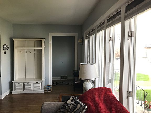 4th image of 1030 Graceland Ave