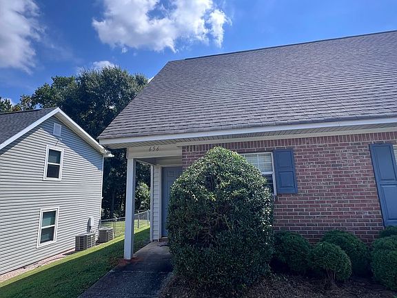 2nd image of 654 Center Pl #656