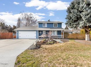 200 Herlou Dr, Selah, WA 98942