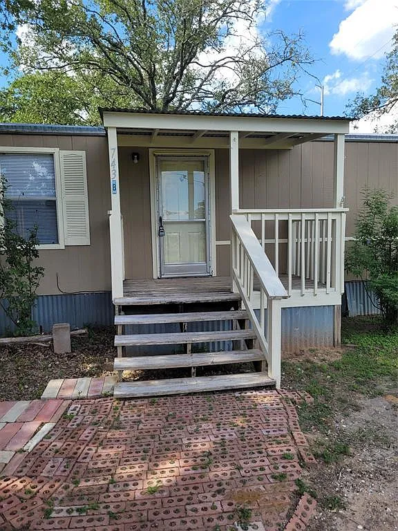 3 bed, 2.0 bath, 1296 sqft, $1,300 — Photo 4