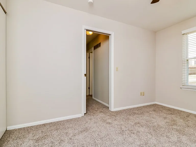 17 Hollow Tree Ct — Photo 15