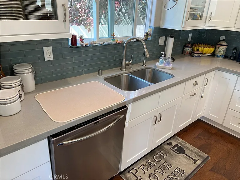 4470 Stansbury Ave — Photo 8