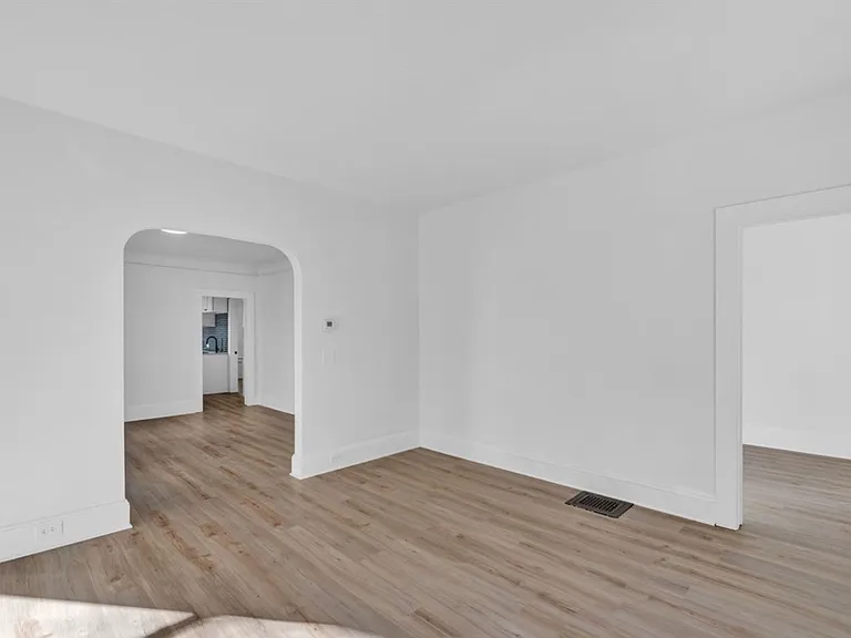 2002 Valentine Ave #1 — Photo 2
