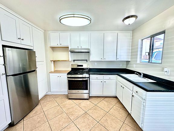 3rd image of 4444 Estrella Ave