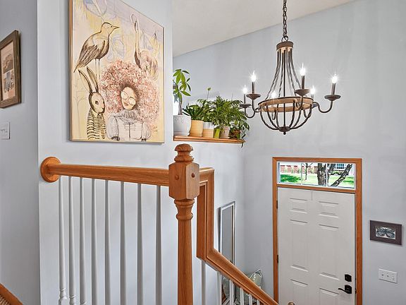 2nd image of 8037 Stratford Cir S