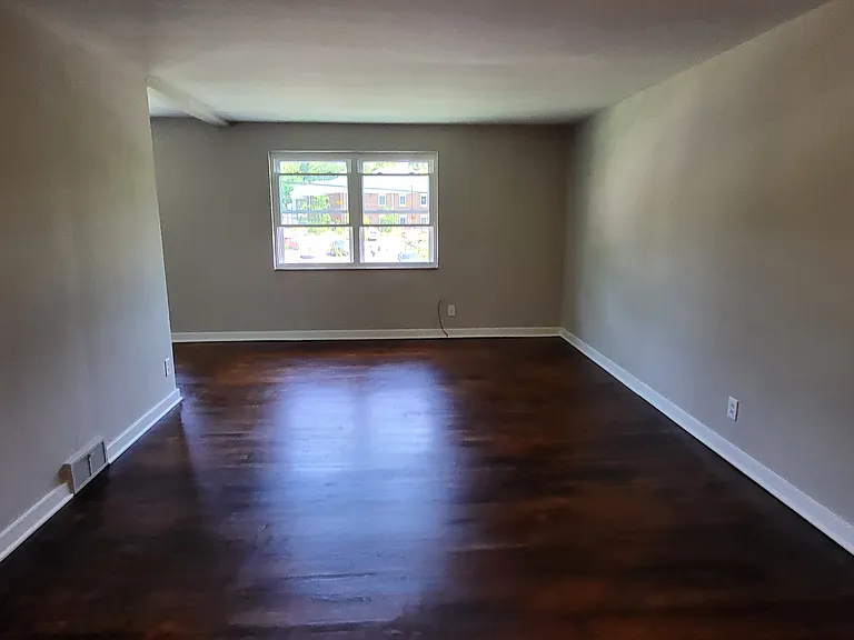 201 E Swissvale Ave #5 — Photo 4
