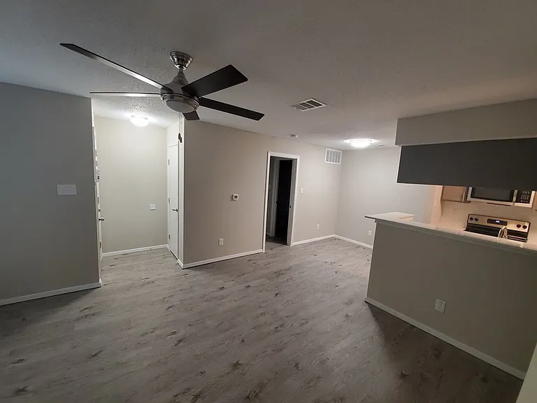 Trails of Walnut Creek living and dining area