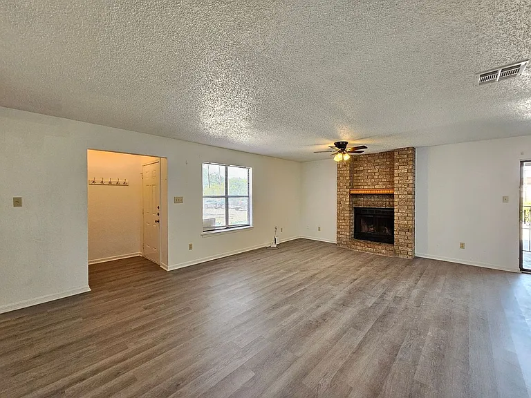 1815 Cedarhill Dr #A-D — Photo 3