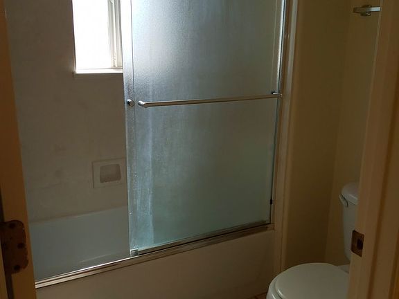 4th image of 12404 Hardin Ct NE APT B
