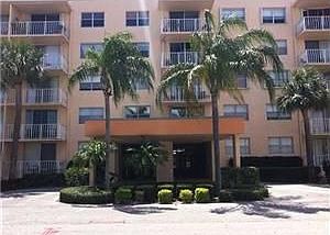 2nd image of 500 Executive Center Dr APT 4