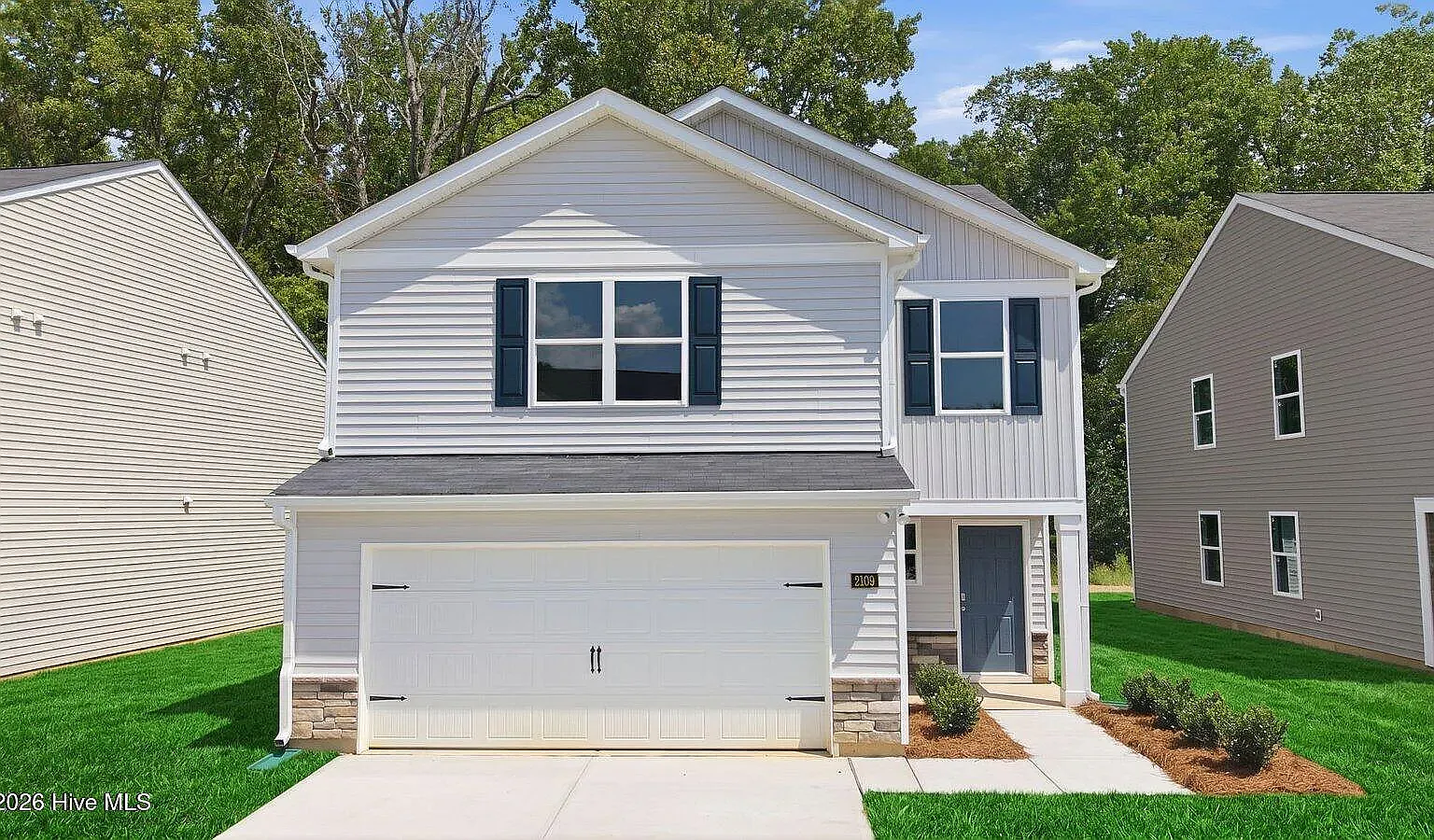 4 bed, 2.5 bath, 2203 sqft, $2,400 — Photo 1