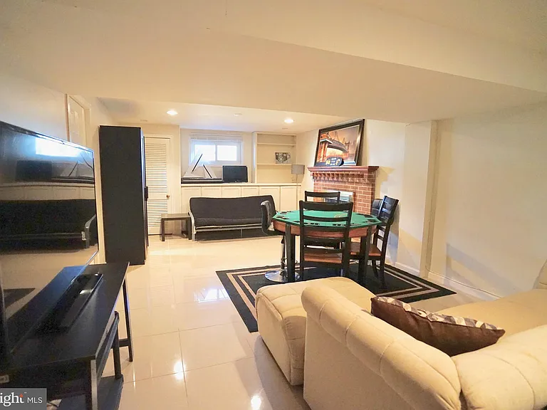 4218 University Dr — Photo 22