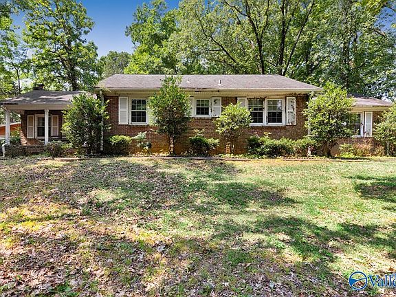 3rd image of 10006 Hampshire Dr SE