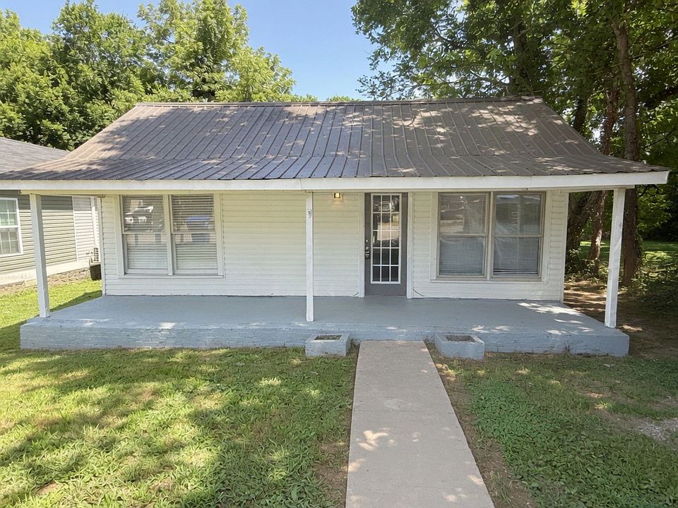 1st image of 209 E 16th St