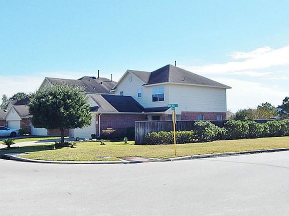 Home sits on corner lot