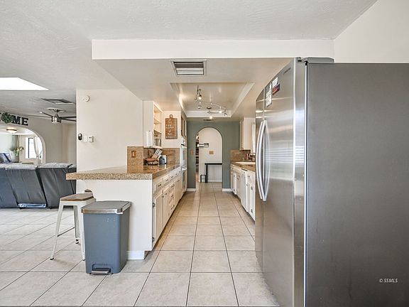 5th image of 601 N Las Posas St