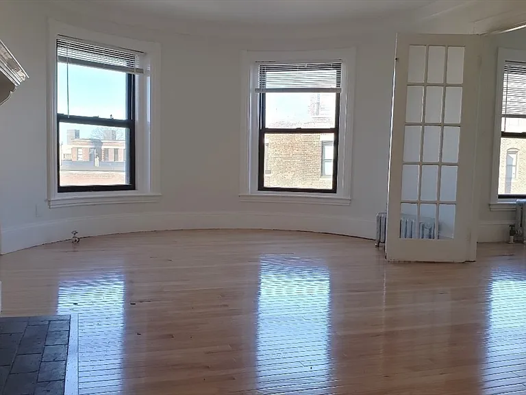924 Beacon St #8 — Photo 10