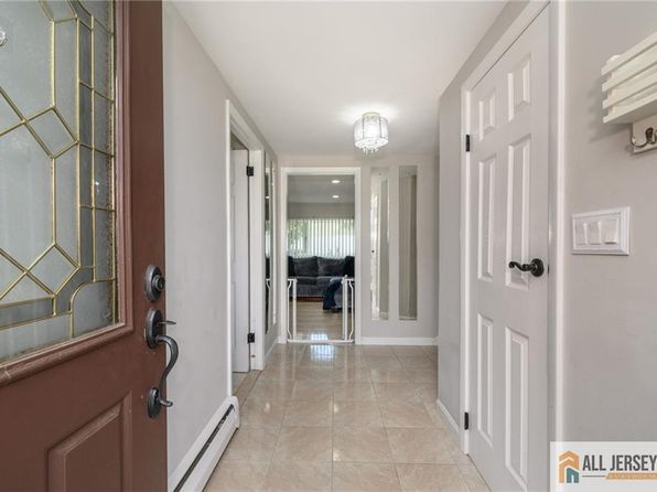 43 Cypress Dr, Colonia, NJ 07067