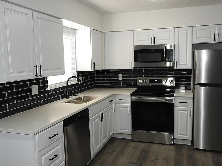 2608 NW 6th St #2608 — Photo 2