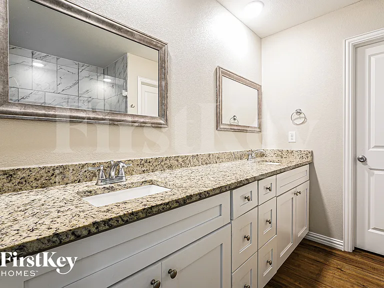 7384 Parkside Place Dr — Photo 12