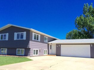 1408 2nd St NW, Bowman, ND 58623
