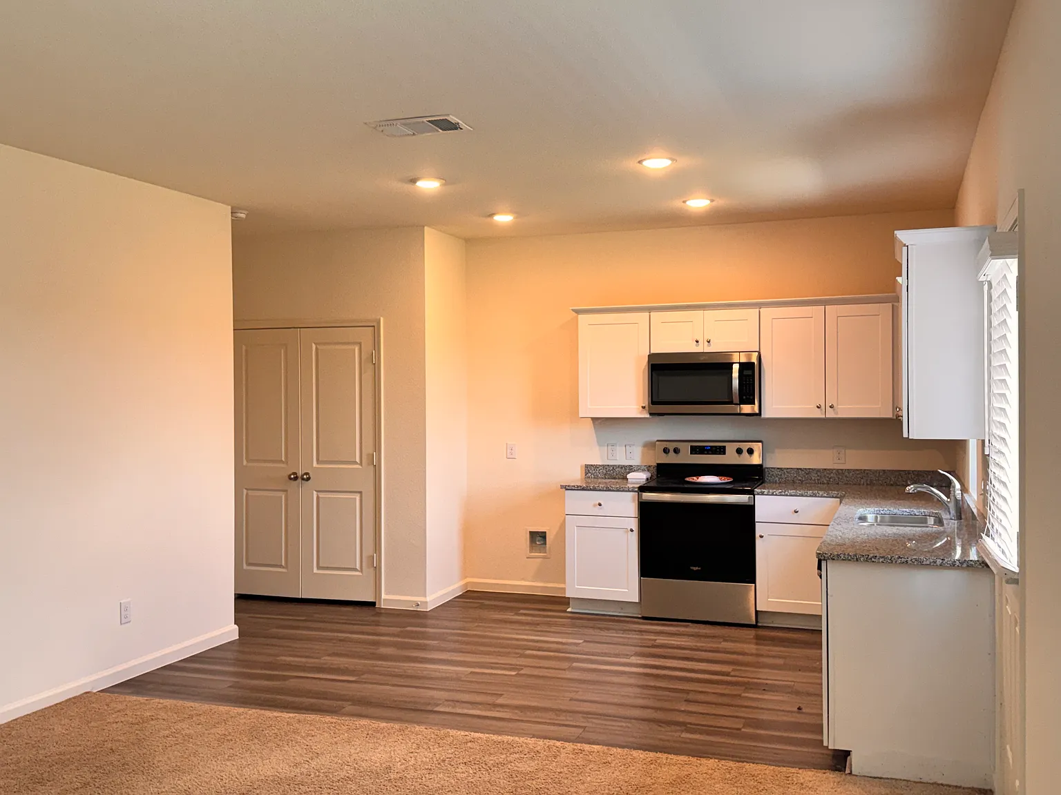 3 bed, 1633 sqft, $1,900 — Photo 2