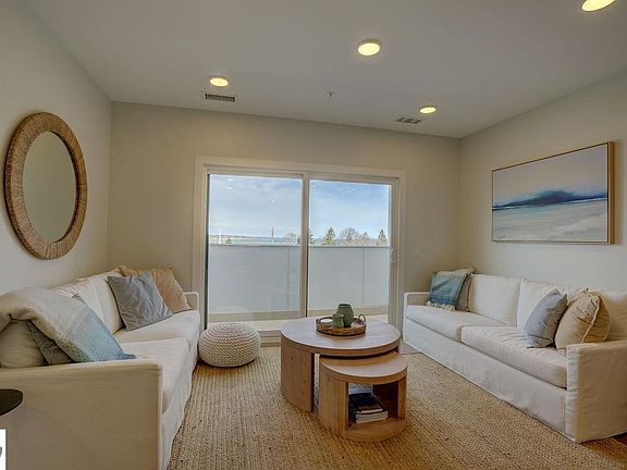 4th image of 714 Randolph St #413