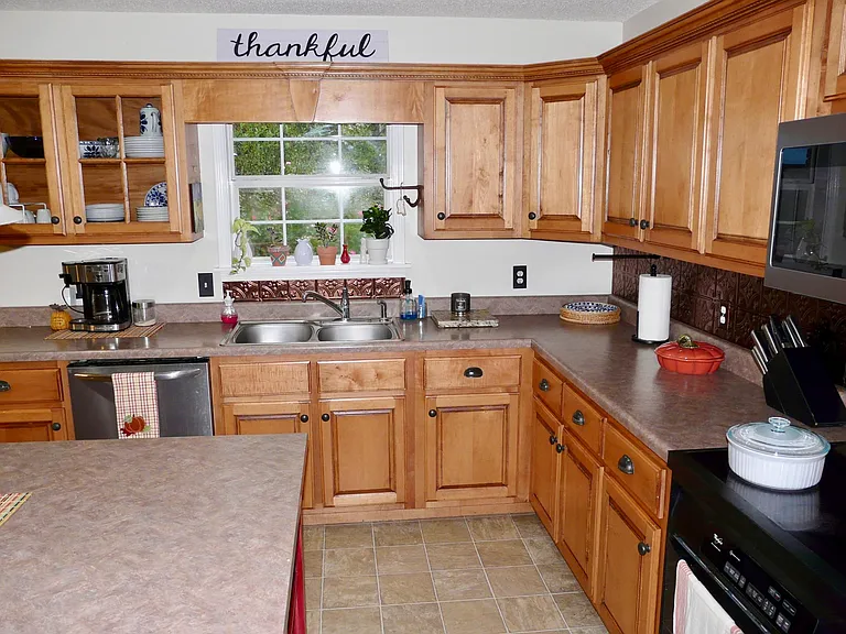 This house has a really nice kitchen