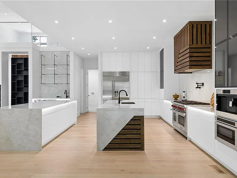 1000 Clementstone Northeast Dr — Photo 15