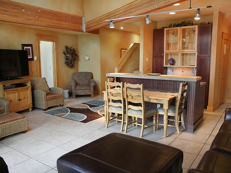 705 E Anemone Trl — Photo 3