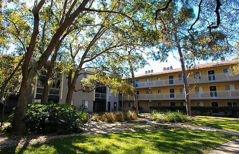 Promenade At Edgewater Apartments — Photo 23