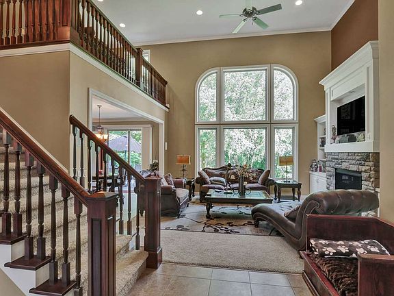 4th image of 190 Black Forest Ln
