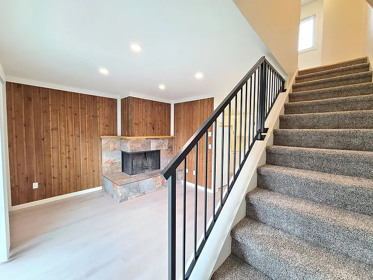 Alpine Square — Photo 9