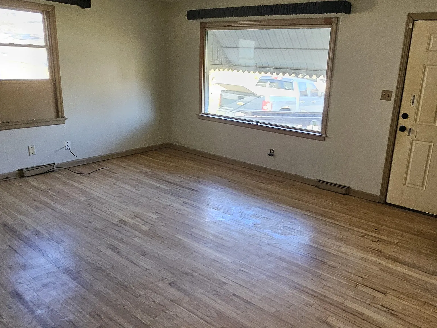 3 bed, 2.5 bath, 1200 sqft, $1,300 — Photo 2