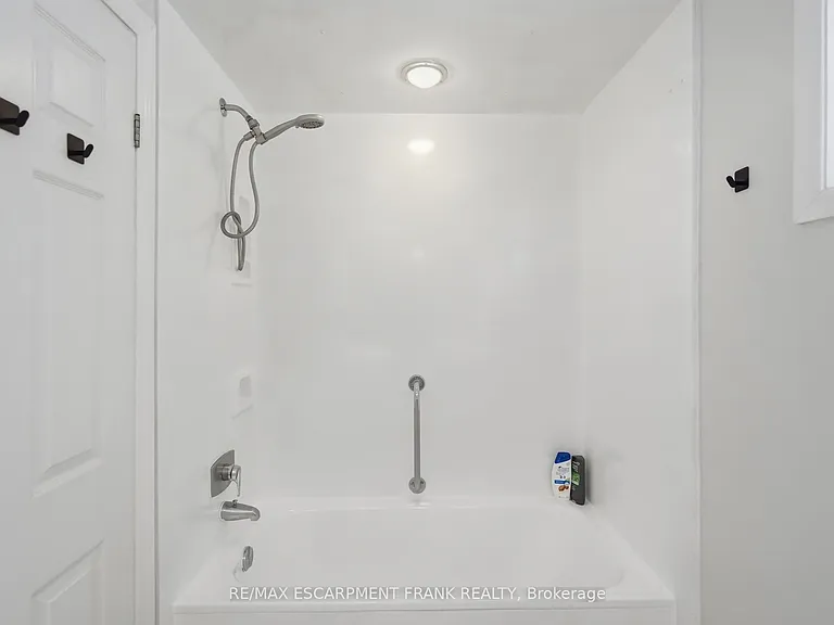 95 E 18th St #1 — Photo 27