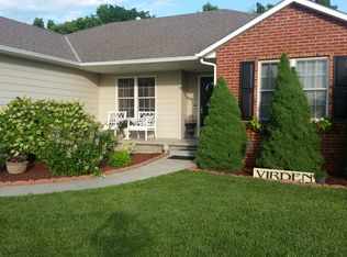 8700 Eagles Landing Dr, Manhattan, KS 66502